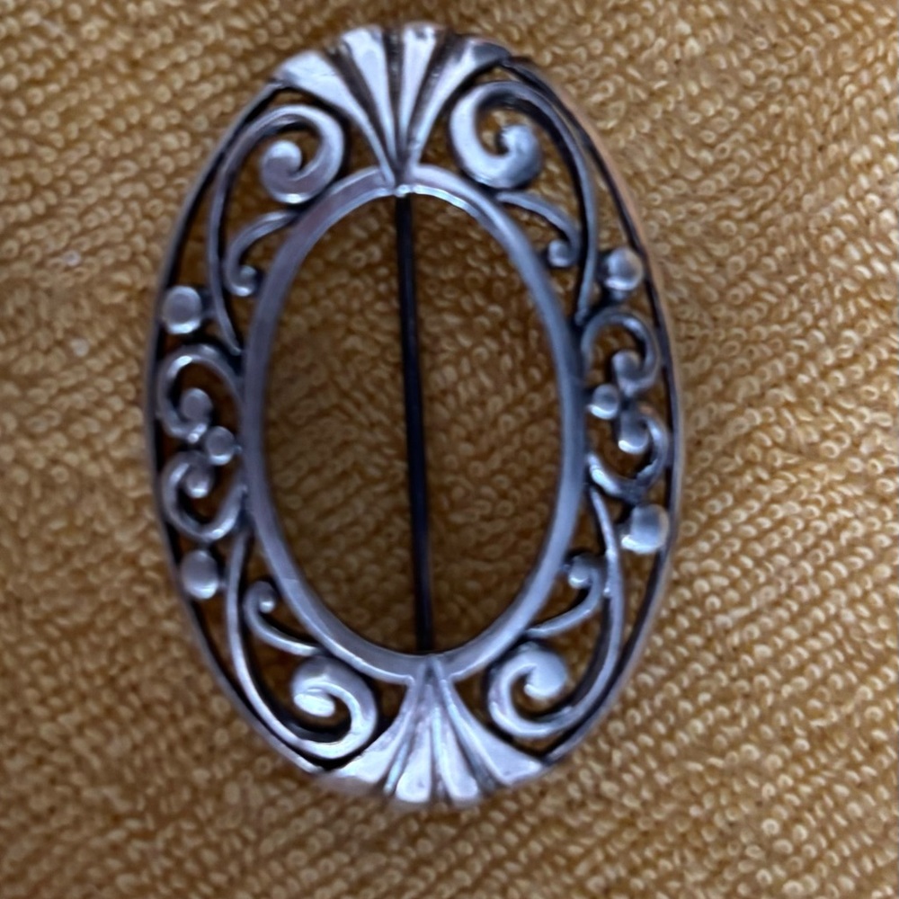 Silver 925 Oval Brooch with Intricate Design